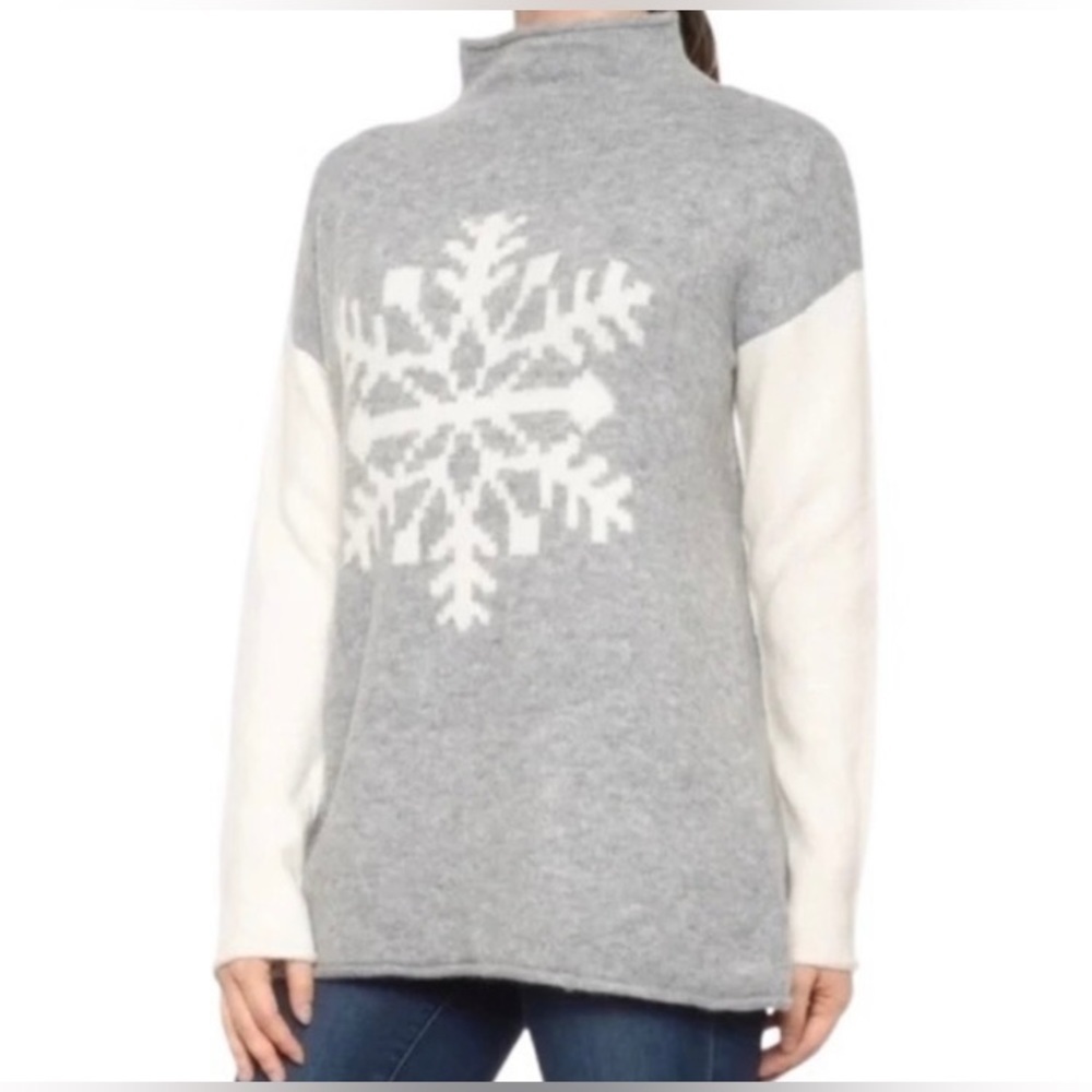 Cupcakes & Cashmere Snowflake Sweater Size XS
